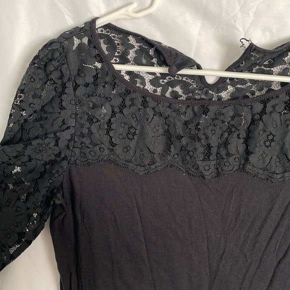 Slight Puffy Shoulder Laced Top - Picture 4 of 5